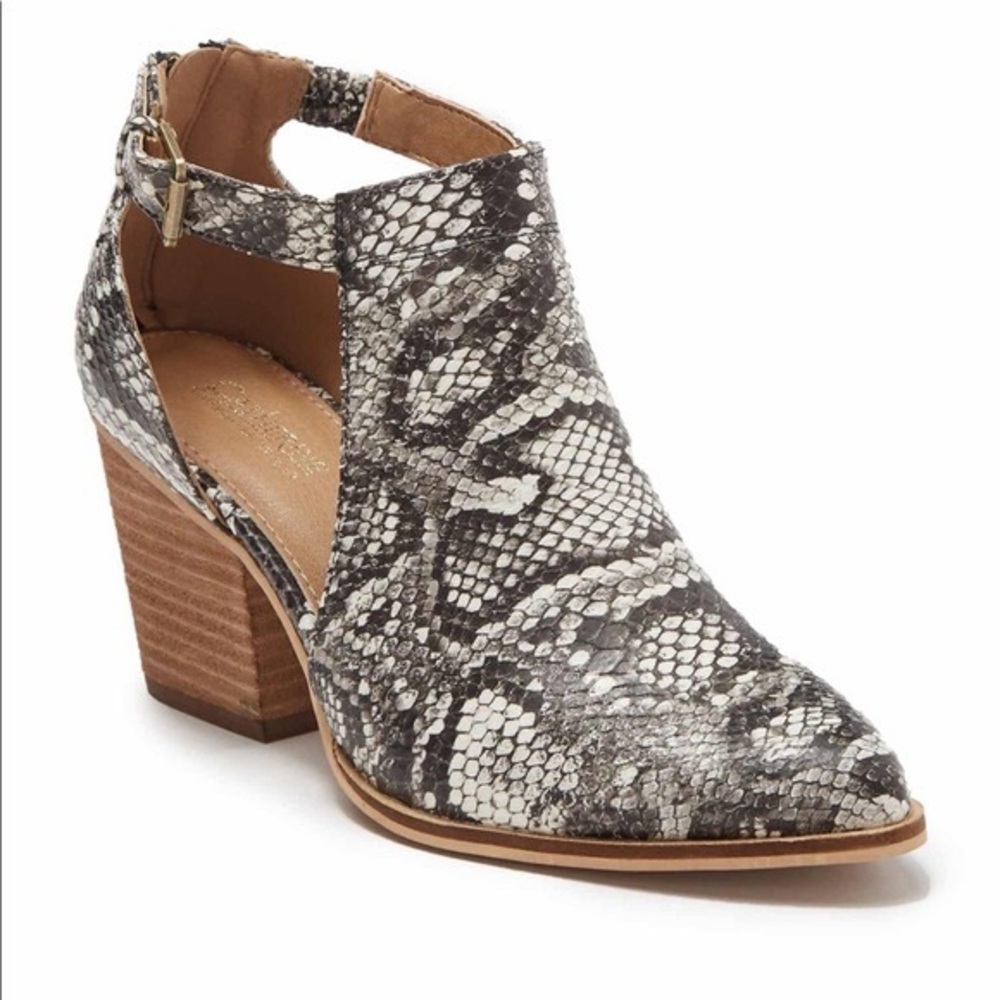 NEW Snakeskin Heeled Bootie Pointy Toe Size 8